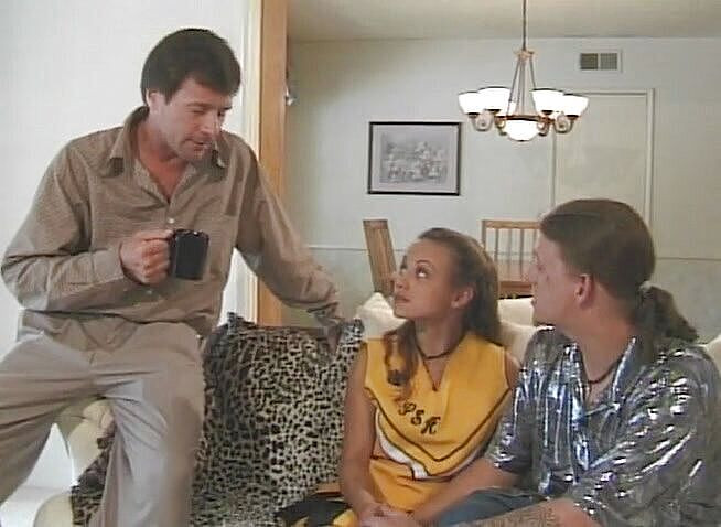 Teens Get it Hard: Симпатичную девушку отдолбили в тройничке