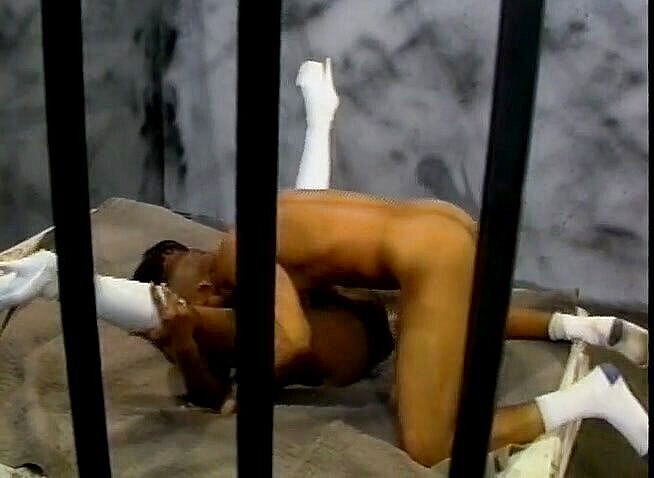 The Vintage Era: 彼女が刑務所から出るのを手伝う