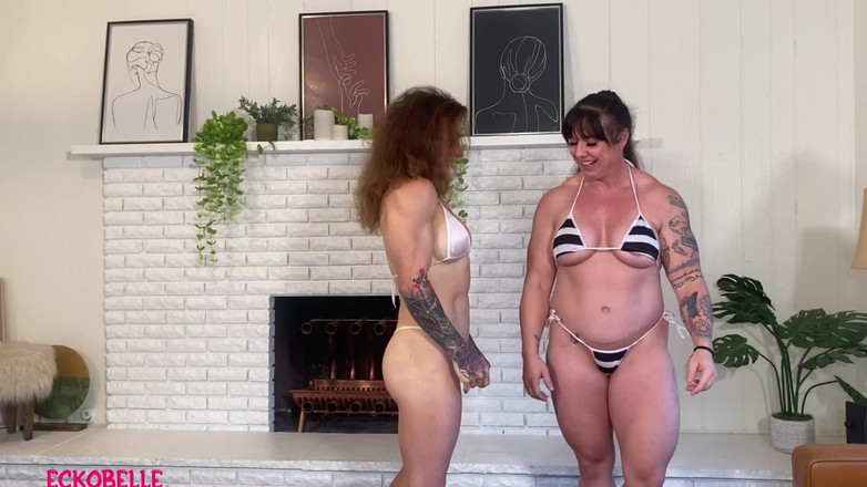 Ecko Belle: 二人の健康な女の子が互いに持ち上げ合う