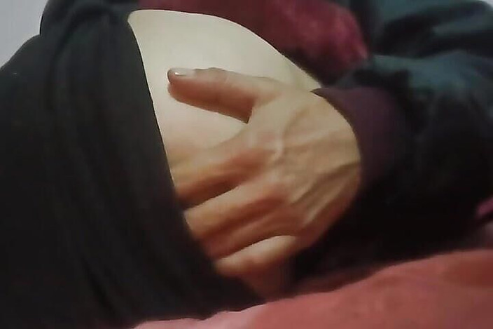 Gangbang straight: Amateur indio chico mostrando culo