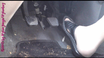 Carmen_Nylonjunge: Автомобиль: Тапочки и накачка педалей