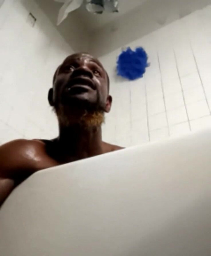 Maculine_Satyr: 洗澡。谁想要加入？