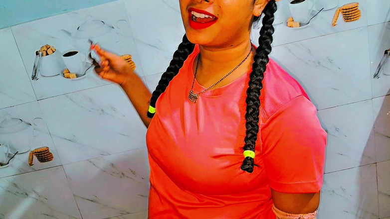 Dilli wali: Une demi-sœur indienne se fait baiser par la bouche