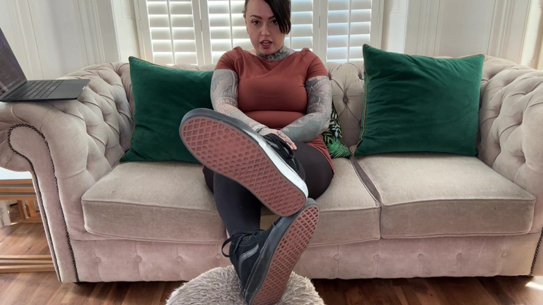 Miss Valentina: Mângâie-mi adidașii