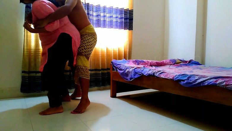 Aria Mia: Student šuká sexy učitelku