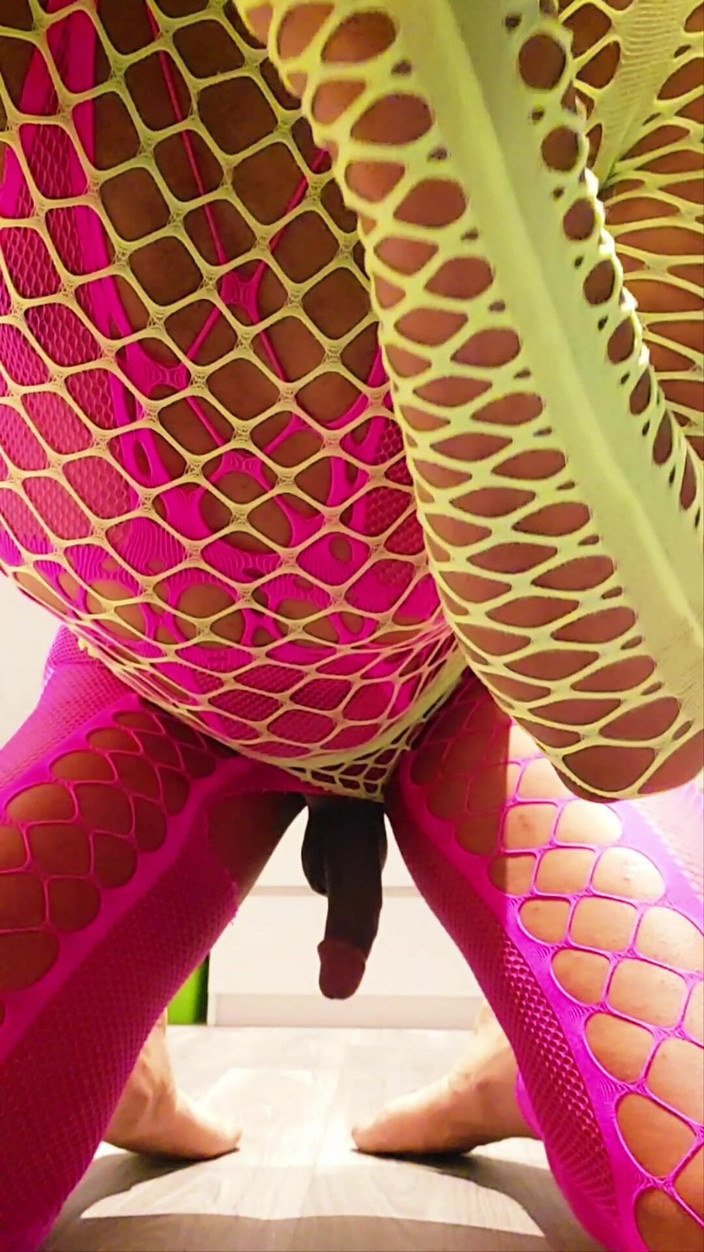 Milah CrossxxX: Я слухаюся наказів своєї господині, як раком, і катаюся на своєму ділдо