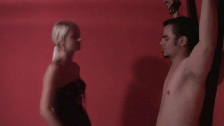 Femdom Austria: Impiccata e schiaffeggiata