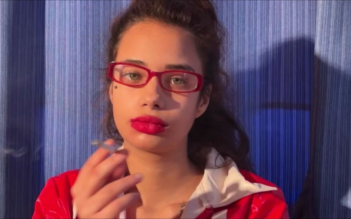 Christina Ventura: Smioking和唇恋物癖