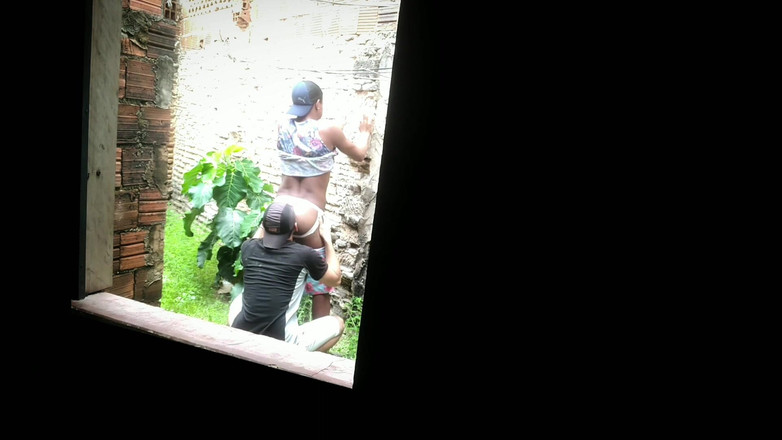 MiguellTrajano: Lieferbote folgte kunden in eine verlassene menge, um seinen arsch...