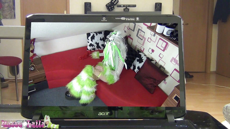 Laila Banx: वह ऐसा क्यों करता है?