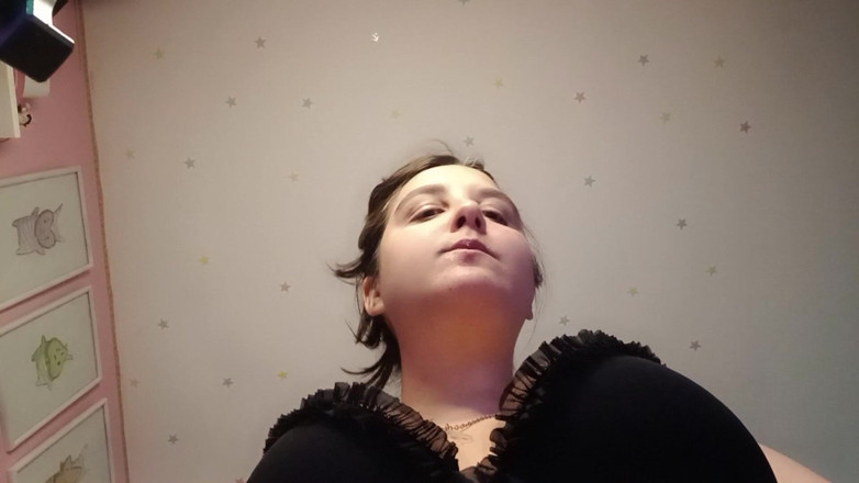 Bunny Looner: Underboob View While Doing Big Bubbles - Bunny Looner