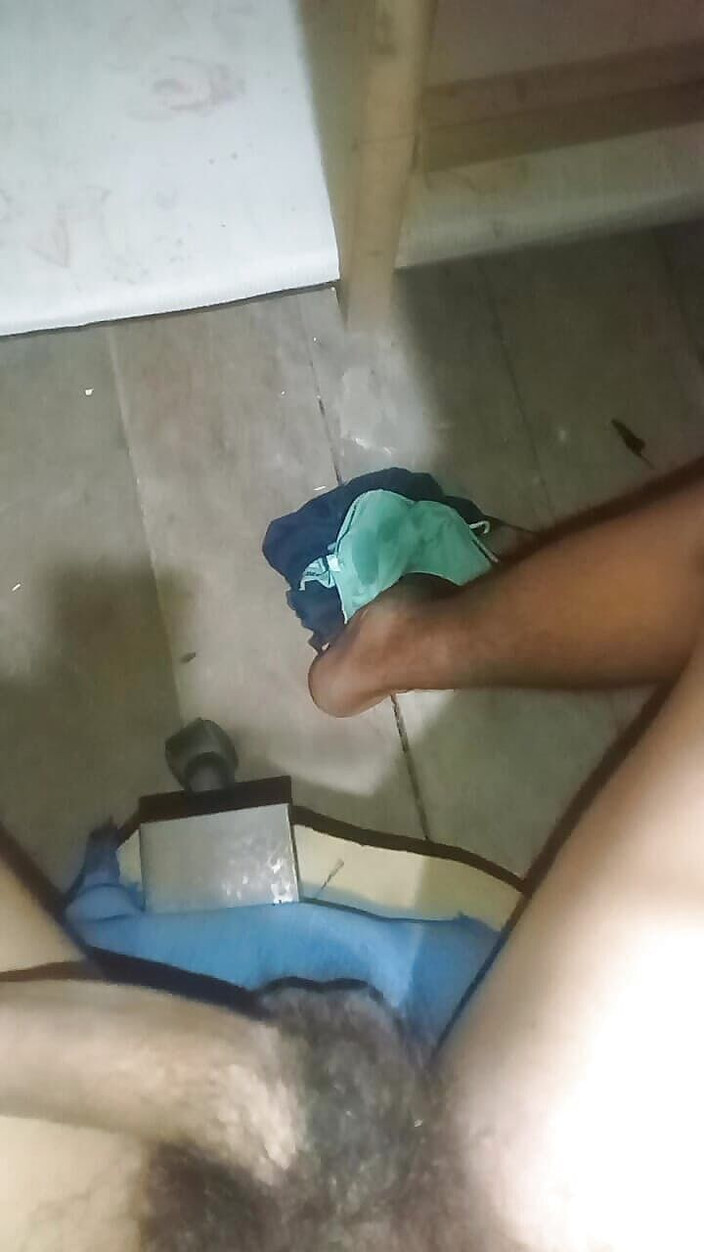 AdmHell: Masturbarsi di notte mentre si siede su una sedia