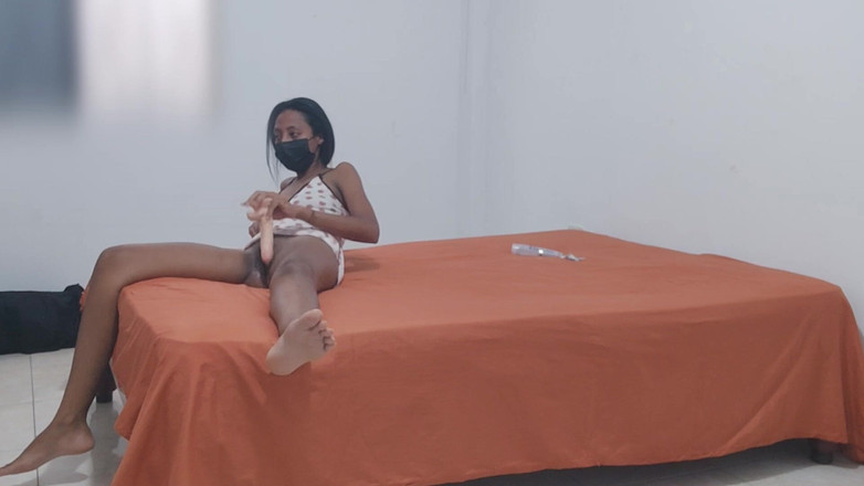 NEGRITA SEXY: Sto fantasticando su un dildo e mi masturbo come una...