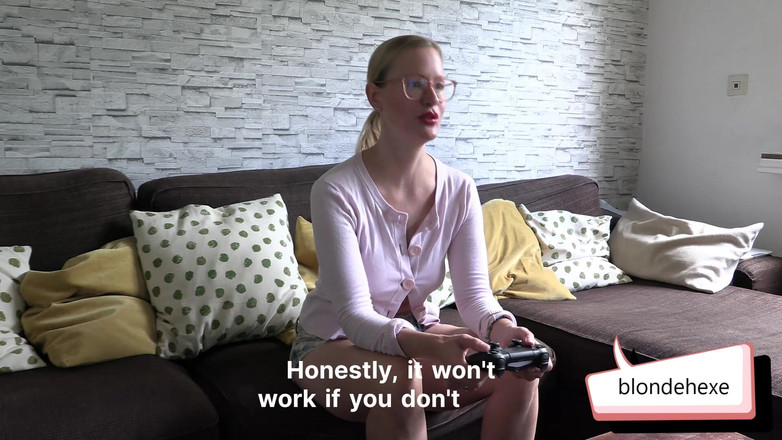 Blondehexe: 和你的邻居的虚拟性爱