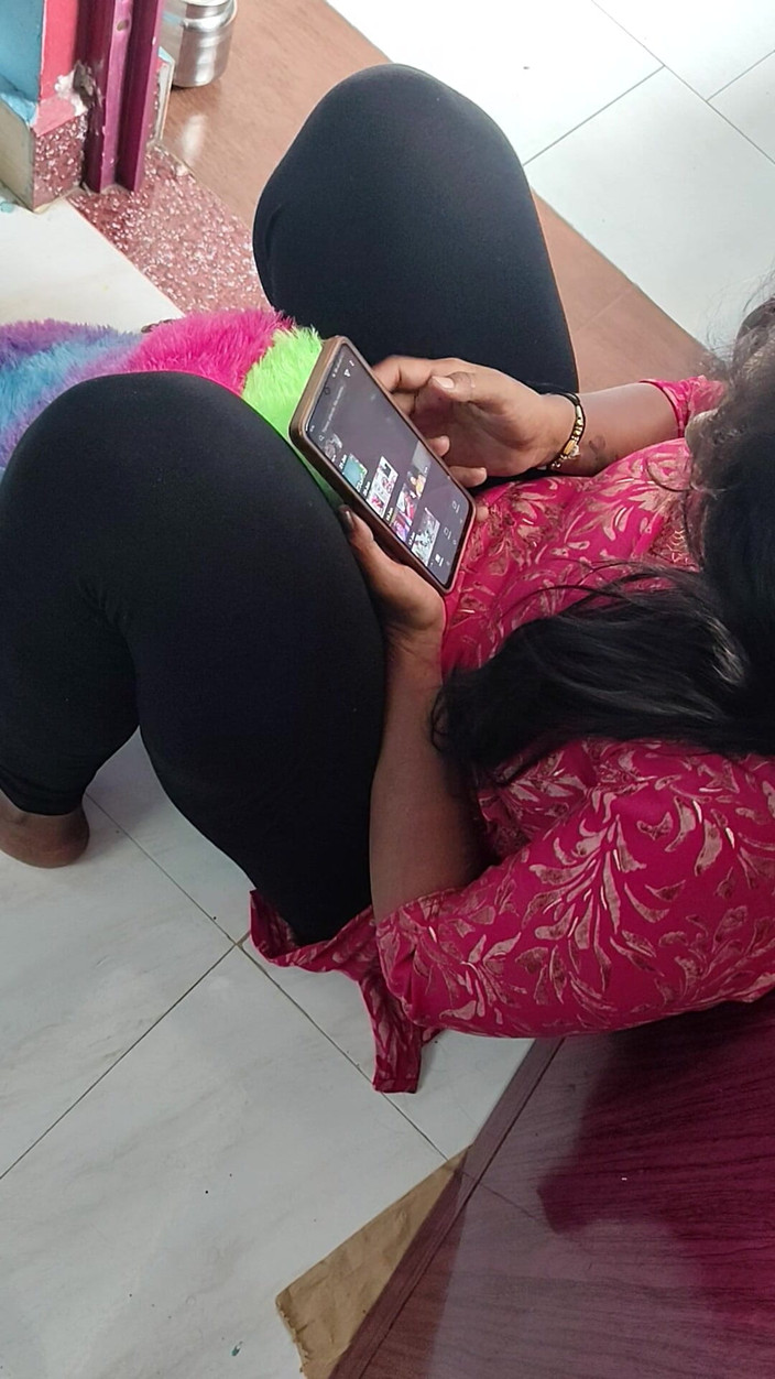 Tamil lesbian: Sexy mluvení a šaty na sobě