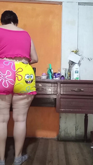 Perlasofia: 我继母的婊子勾引我并跟着我