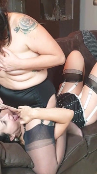 Best Friends Wanilianna & Jenny Love to Play with Each Other's Pussies