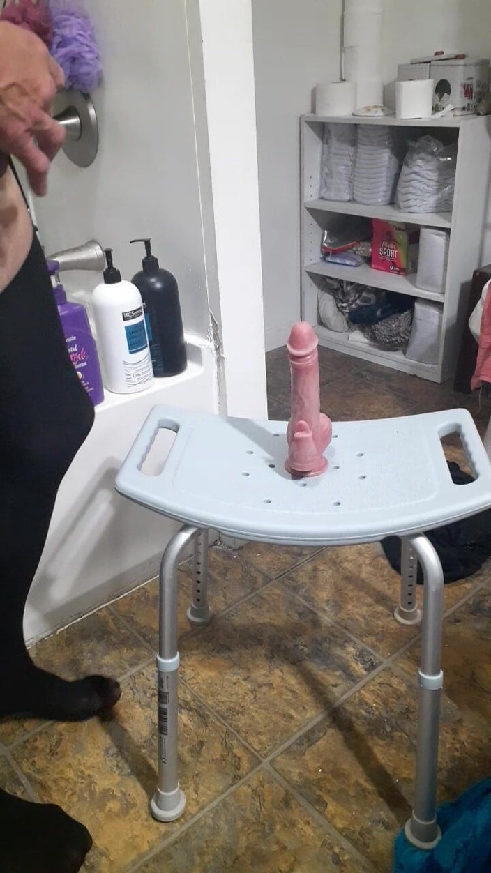 Crossdressers Cd Michelle wearing sexy lingerie: さまざまな服を試着したドミシェルは、自慰しながらディルドに乗り始めます