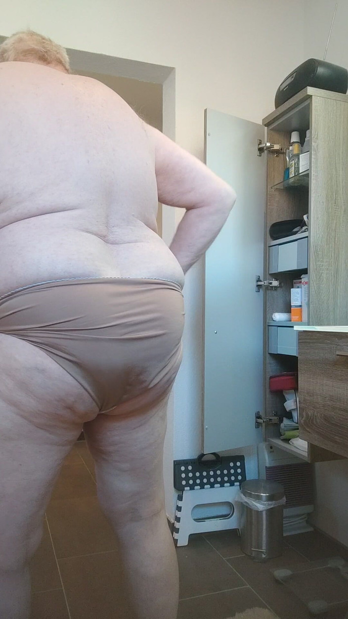 Karlchengeil: Бритье члена и игра с фотрской шкурой