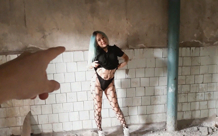 Blowjobs Alice: Jävla en trampflicka i ett fällahus