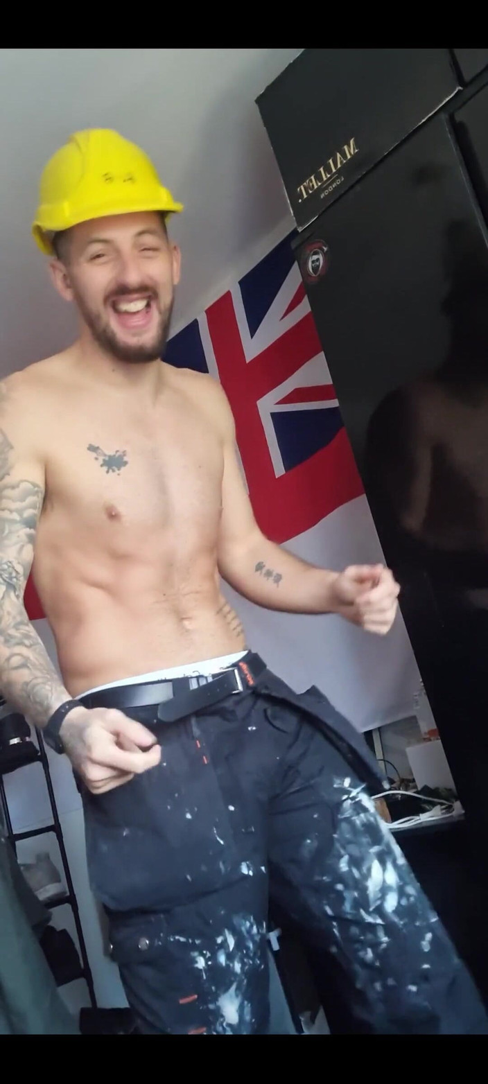 Englishtom20vip: Kijk, dit is klein.