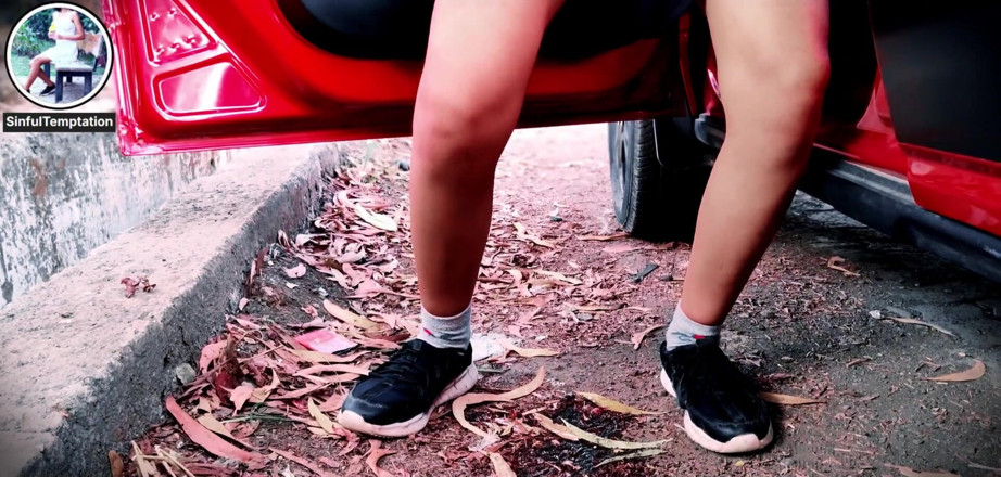 Ziya: Roadside Tease and Squirt Near Stranger