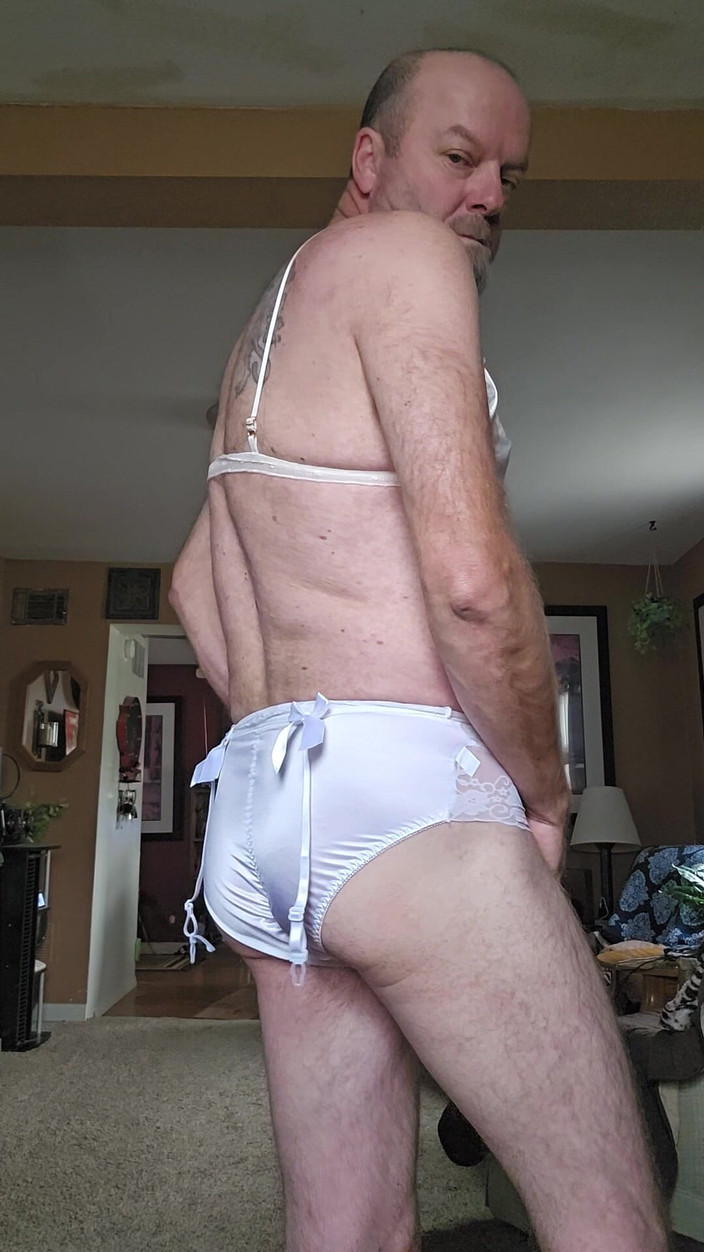 Fantasies in Lingerie: Bra dan celana dalam putihku