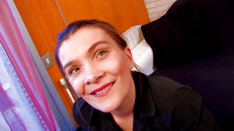 German amateur - 100% German hardcore videos: Hnědovlasá kočka má ráda plácání do zadku