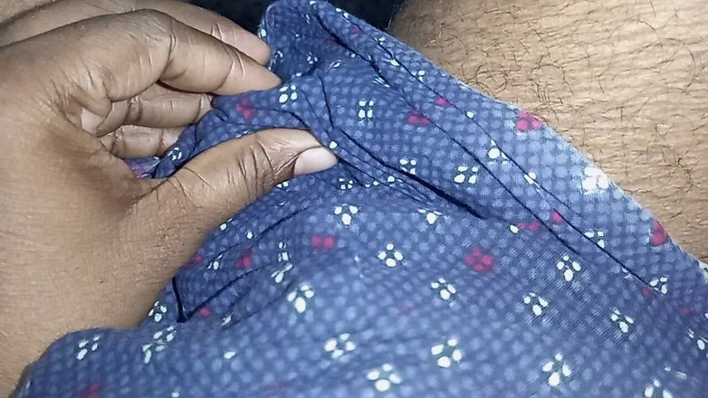 Sweet Indian cock: ビッグ・インディアン・ゲイ・ボーイが唇を吸うキス