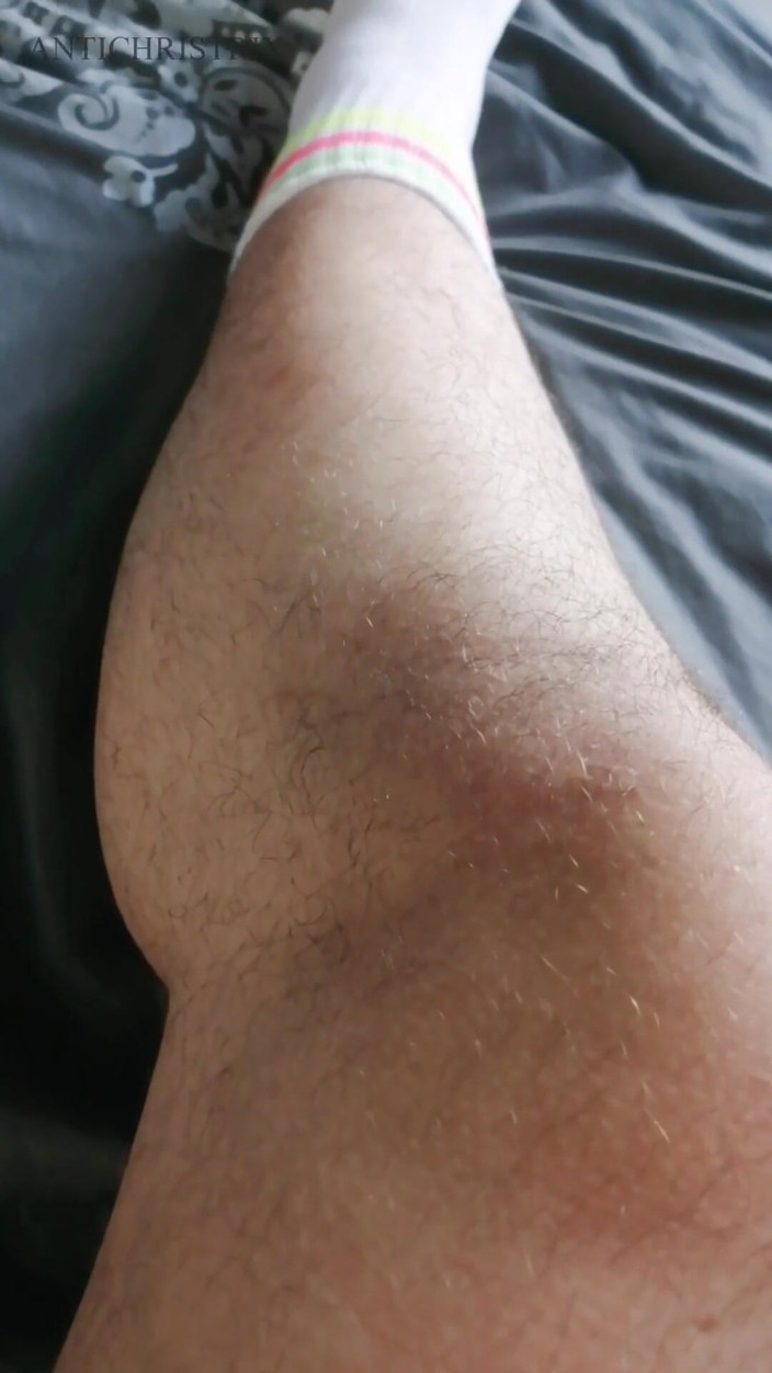 The Antichristrix: Gambe tutta naturali provocanti pelose e sensuali