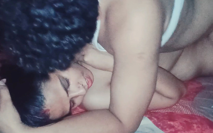 Hot Sis: Latika粗暴地和继父的大鸡巴做爱