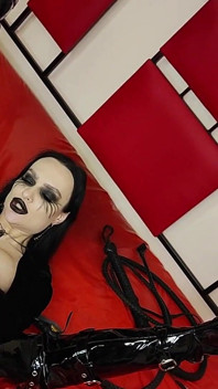 Satanic Witch Performs a Black Magic Ritual to Introduce You to Darkness, Calls Satan to Put His Spirit Into Your Body