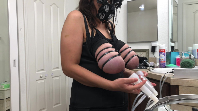 VeeVee Vixen: Hucow memerah susu di kamera peras susu kampung 3