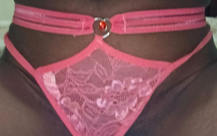 Briita: Ejaculează atât de frumos cu vibrator în timp ce pune pe...