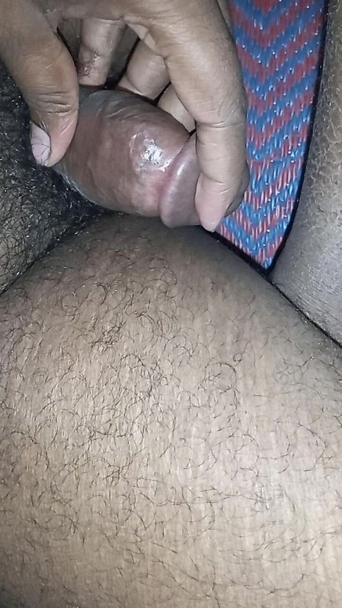 Sweet Indian cock: 艾娃法学院妹妹在房间里操逼