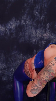 Futai lesbian cu pizdă cu vibrator legat și fumat fetiș alternativ cu mame sexy perverse