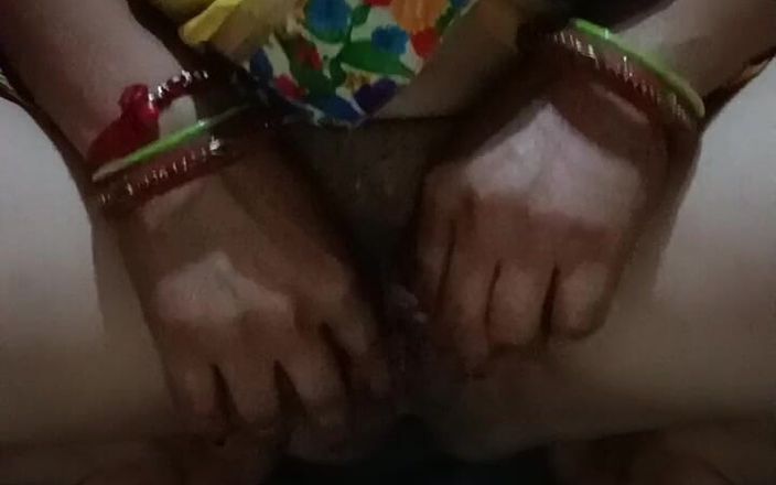 StepSiblingCaught: Tante India lagi asik fingering memek merah mudanya yang seksi