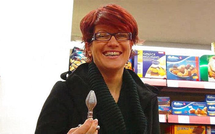 Popp Sylvie: Plug anale al supermercato
