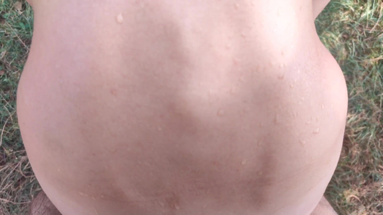 Irochka3008: Nahý u řeky na veřejnosti, sexuální orgasmus