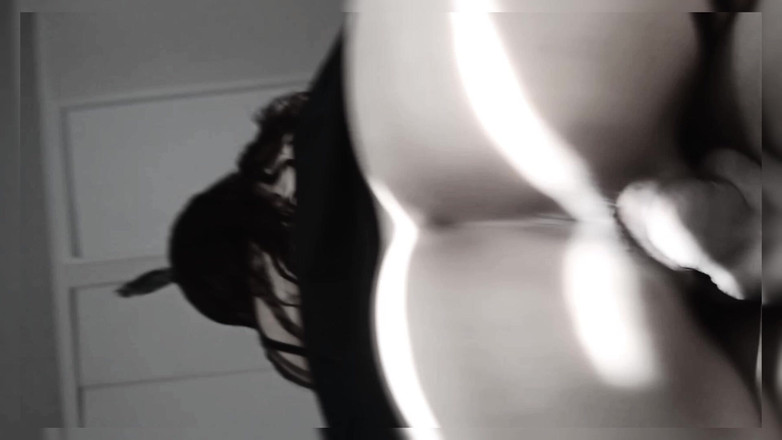 John Deivys: Bunny selvaggia serie di video bianchi e neri