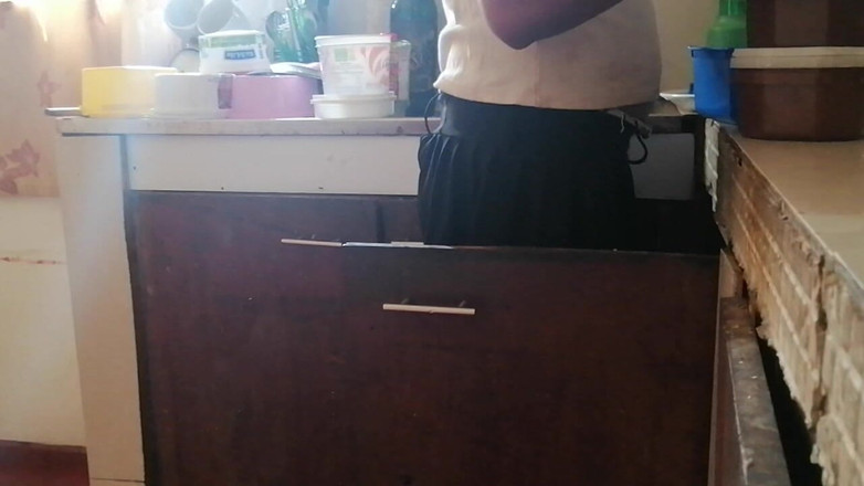 Tina Baby: Geheimes Shooting Meiner Tante, Während Sie Kocht