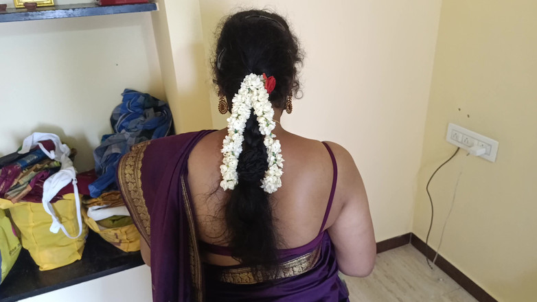 Pushpa studio: Ama de casa trabaja en casa con hermanastra y su...