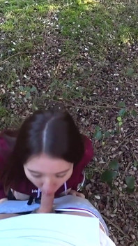 Het kropp 18 tonåring knullas i fruktskogen - utomhus riskabelt sex