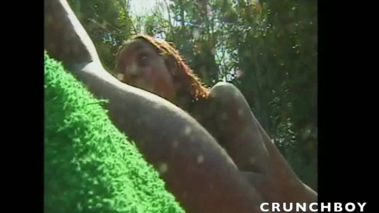 Bitch Girl Video: Podwójna penetracja analna i cipka z przyjaciółmi z zakończeniem creampie