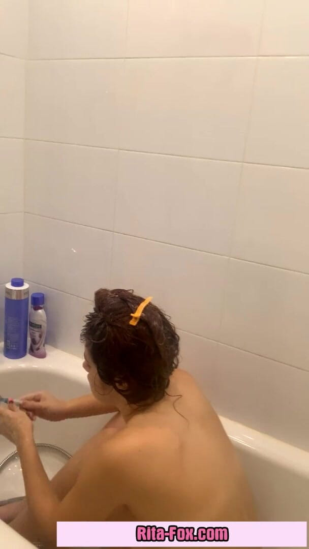 SugarNadya: Fui a duchas y afeitarme el dulce coño para las...