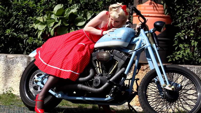 Reality Babes: Nare milfslet in solo-sessie