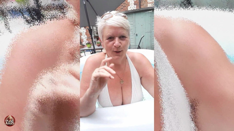 Uk Joolz: Ich Probiere Meine Neue Badebekleidung Aus