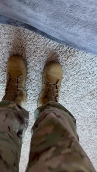 Gay Soldier Stuff: Voják si honí v Tighty Whities a jeho oblecích