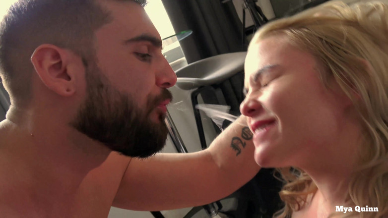 Mya Quinn: Sexy rimming-typ bekommt sperma auf ihr gesicht - Mya Quinn