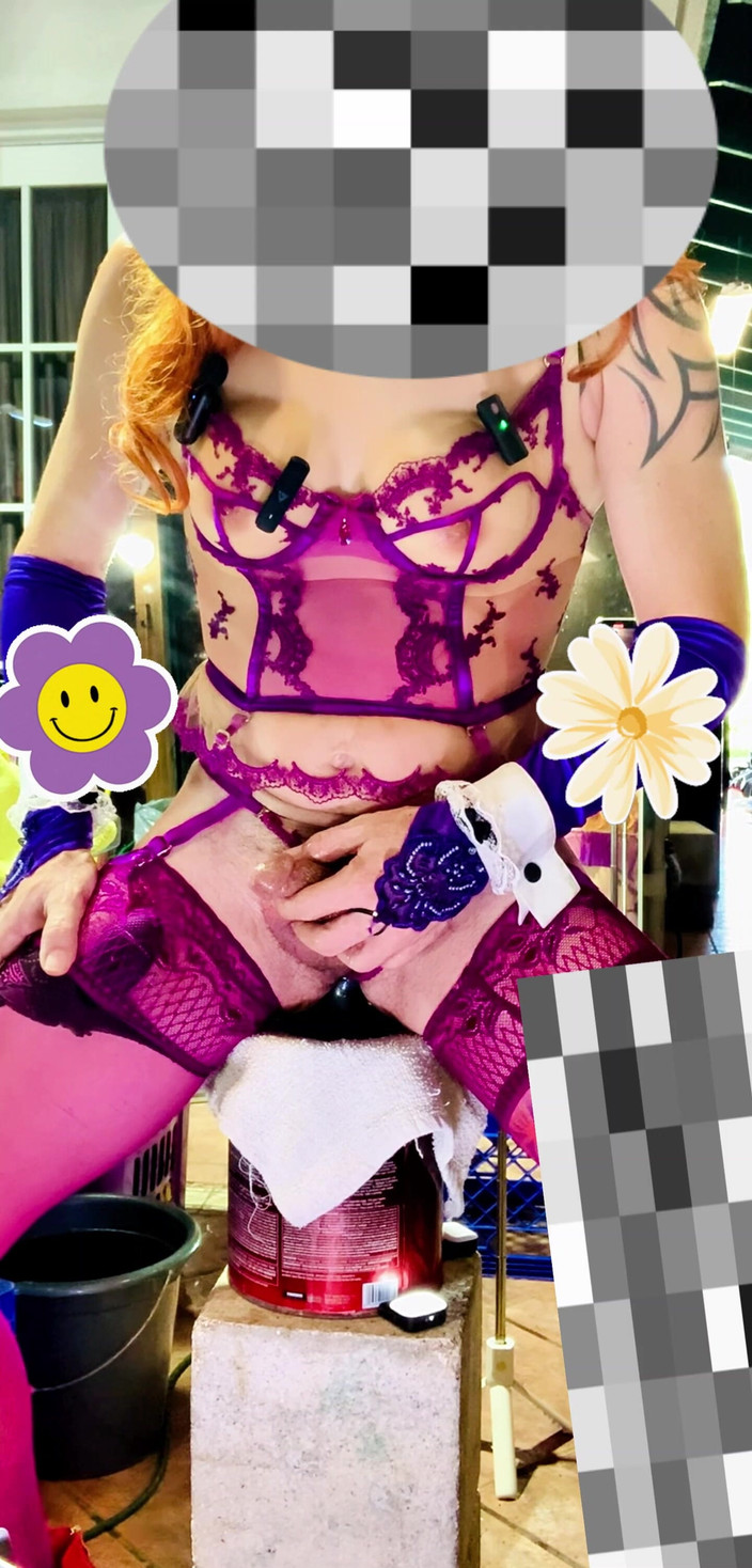 Benito414: 후장 딜도로 바깥으로 걷는 TS 라틴계 섹시 란제리